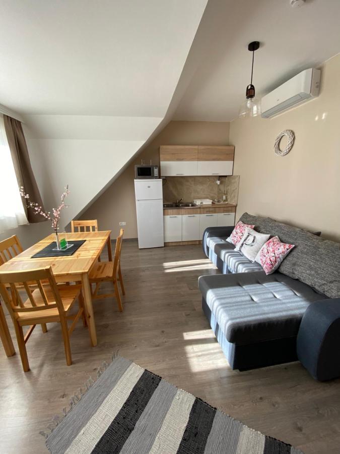 Platan Apartmanhaz Balatongyorok Exterior photo